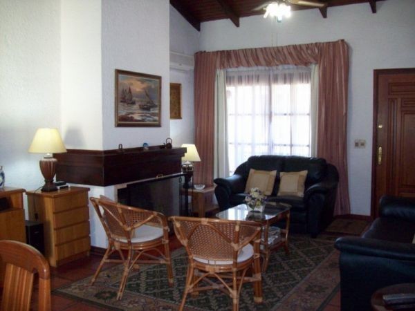 Casa en alquiler y venta en zona de Playa Mansa, excelente estado!